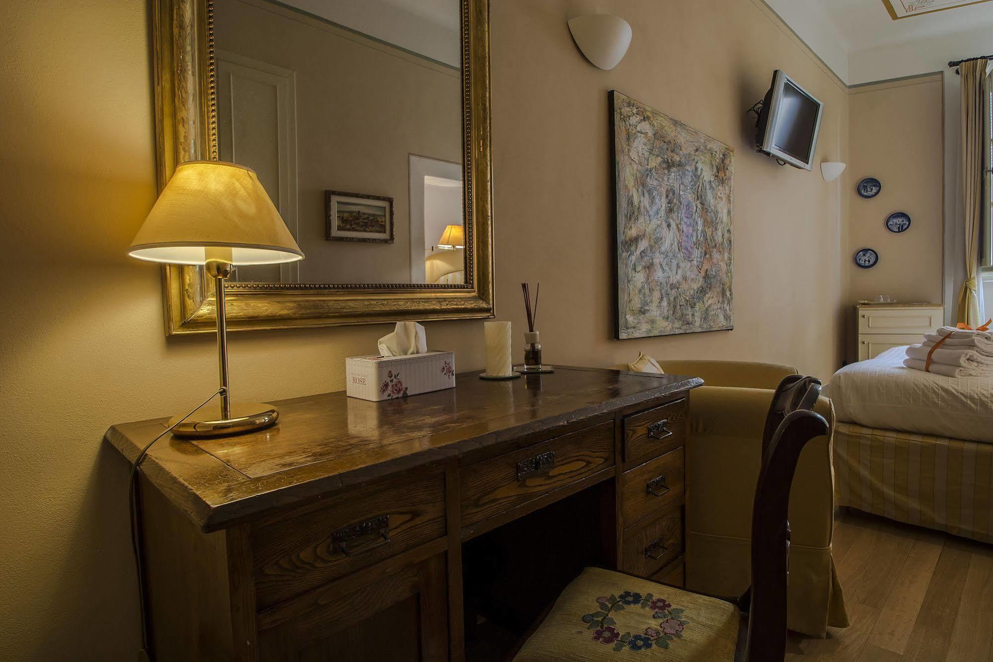 A Palazzo Busdraghi Residenza D'Epoca Acomodação com café da manhã Lucca Exterior foto